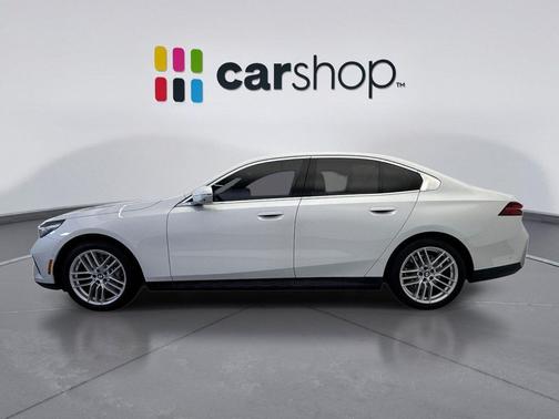Mineral White Metallic 2025 BMW 530 xDrive