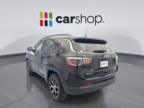Diamond Black Crystal Pearlcoat 2024 Jeep Compass Limited