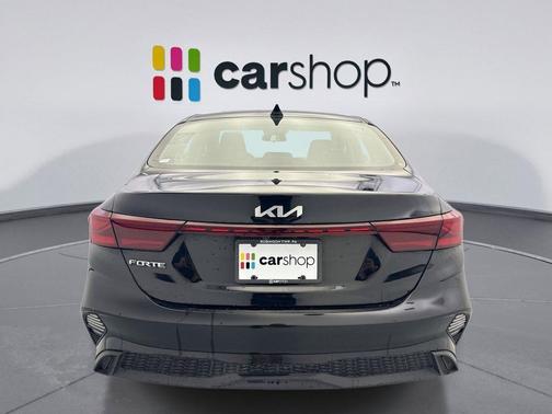 Aurora Black 2024 Kia Forte LXS