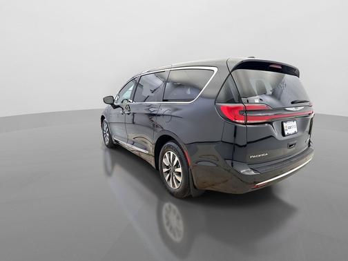 Brilliant Black Crystal Pearlcoat 2023 Chrysler Pacifica Hybrid Limited