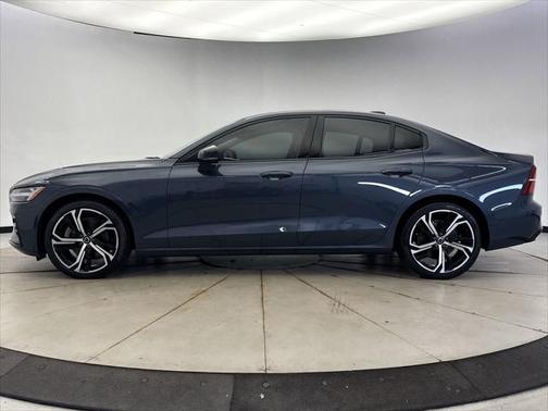 2024 Volvo S60 B5 Plus Dark Theme