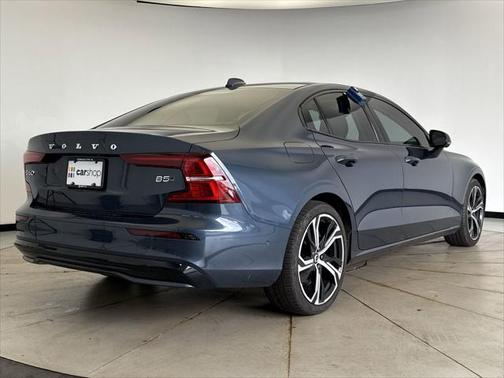 2024 Volvo S60 B5 Plus Dark Theme