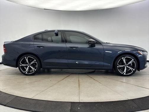 2024 Volvo S60 B5 Plus Dark Theme