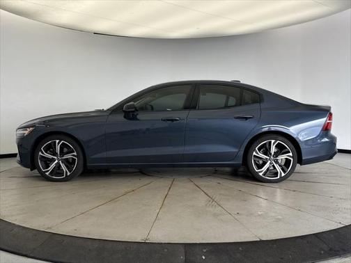 2024 Volvo S60 B5 Plus Dark Theme