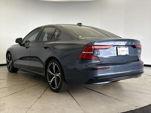 2024 Volvo S60 B5 Plus Dark Theme
