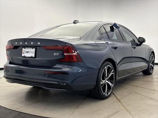2024 Volvo S60 B5 Plus Dark Theme