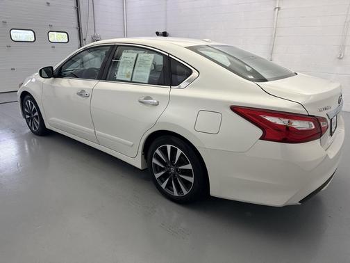 Pearl White 2016 Nissan Altima 2.5 SL
