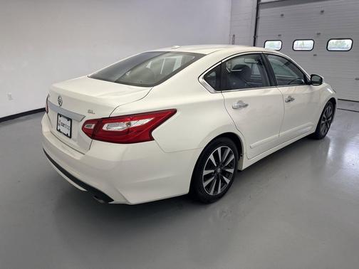 Pearl White 2016 Nissan Altima 2.5 SL