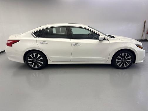 Pearl White 2016 Nissan Altima 2.5 SL