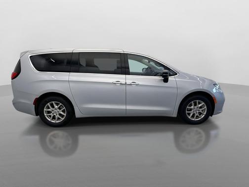 Silver Mist Clearcoat 2024 Chrysler Pacifica Touring L
