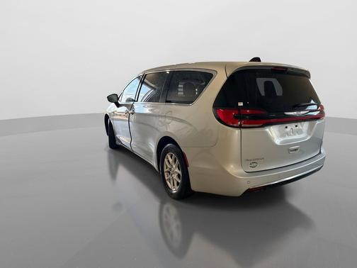 Silver Mist Clearcoat 2024 Chrysler Pacifica Touring L