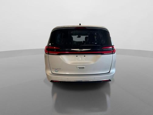 Silver Mist Clearcoat 2024 Chrysler Pacifica Touring L