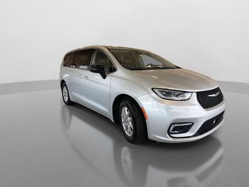 Silver Mist Clearcoat 2024 Chrysler Pacifica Touring L