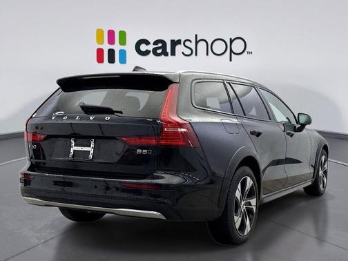 2025 Volvo V60 Cross Country Plus, B5 AWD Gas (mild hybrid)