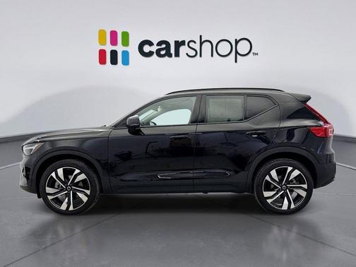 2024 Volvo XC40 B5 Plus Dark Theme