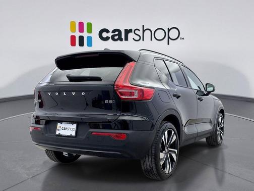 2024 Volvo XC40 B5 Plus Dark Theme
