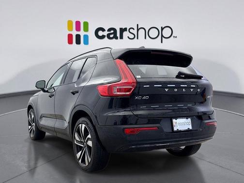 2024 Volvo XC40 B5 Plus Dark Theme