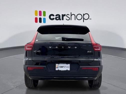 2024 Volvo XC40 B5 Plus Dark Theme