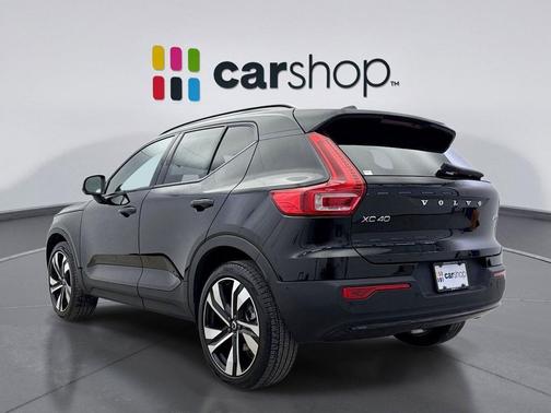 2024 Volvo XC40 B5 Plus Dark Theme