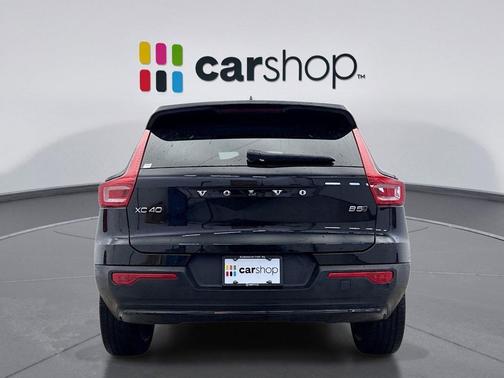 2024 Volvo XC40 B5 Plus Dark Theme