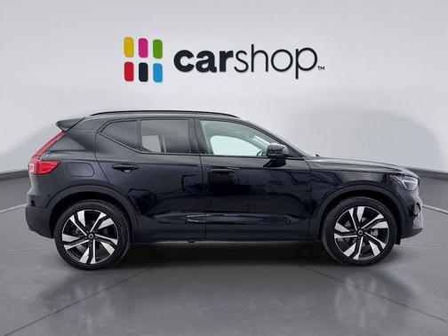 2024 Volvo XC40 B5 Plus Dark Theme