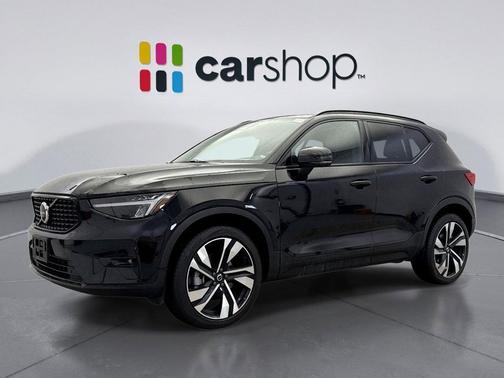 2024 Volvo XC40 B5 Plus Dark Theme