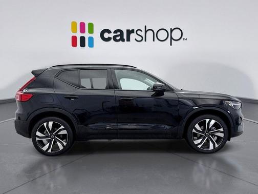 2024 Volvo XC40 B5 Plus Dark Theme