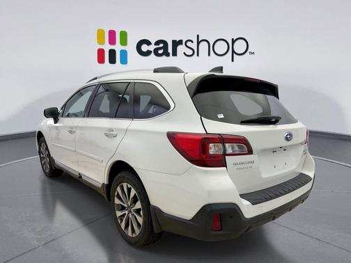 Crystal White Pearl 2019 Subaru Outback 3.6R Touring