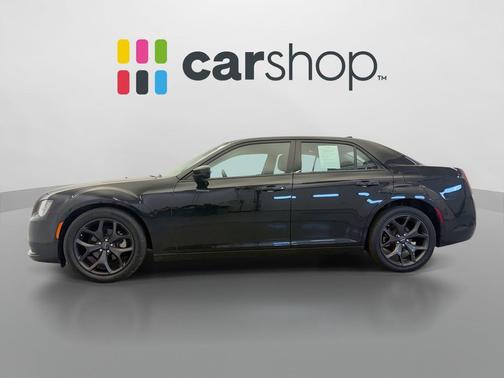 Gloss Black 2023 Chrysler 300 Touring