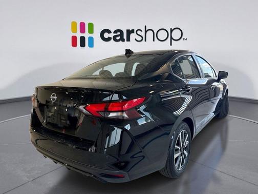 Super Black 2025 Nissan Versa 1.6 SV