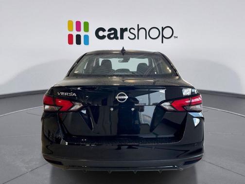 Super Black 2025 Nissan Versa 1.6 SV