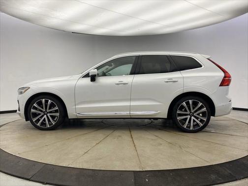 2023 Volvo XC60 B5 Ultimate Bright Theme