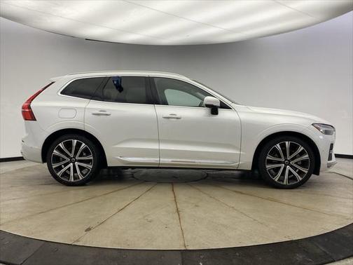 2023 Volvo XC60 B5 Ultimate Bright Theme