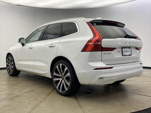 2023 Volvo XC60 B5 Ultimate Bright Theme