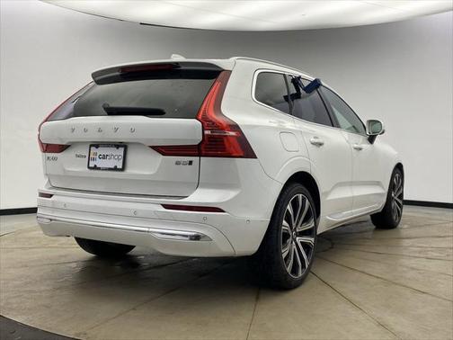 2023 Volvo XC60 B5 Ultimate Bright Theme