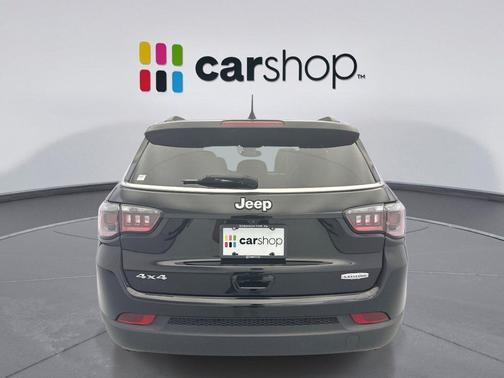 Diamond Black Crystal Pearlcoat 2024 Jeep Compass Latitude