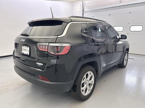 Diamond Black Crystal Pearlcoat 2024 Jeep Compass Latitude