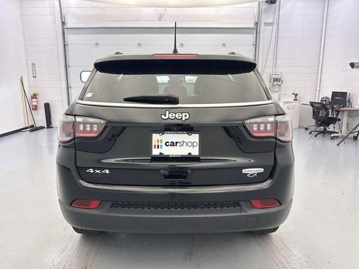 Diamond Black Crystal Pearlcoat 2024 Jeep Compass Latitude