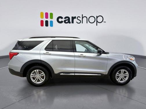 ICONIC SILVER METALLIC 2024 Ford Explorer XLT