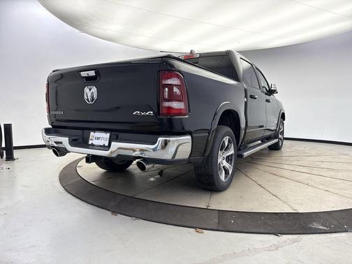 Diamond Black Crystal Pearlcoat 2022 RAM 1500 Laramie