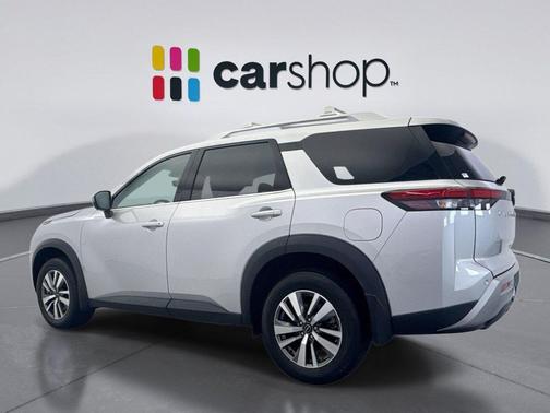 Brilliant Silver Metallic 2023 Nissan Pathfinder SL 4WD