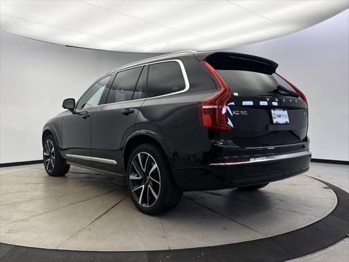 2025 Volvo XC90 B5 Plus