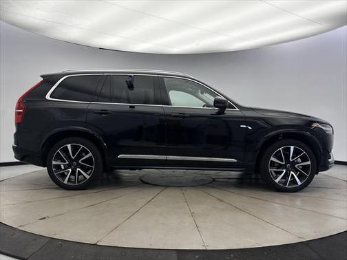 2025 Volvo XC90 B5 Plus