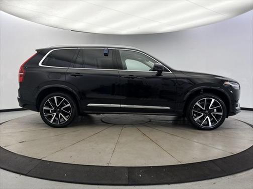 2025 Volvo XC90 B5 Plus