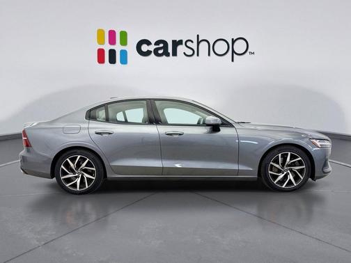 2020 Volvo S60 T6 Momentum