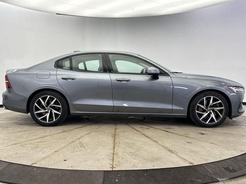 2020 Volvo S60 T6 Momentum