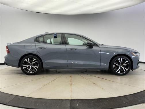 2024 Volvo S60 B5 Plus Dark Theme