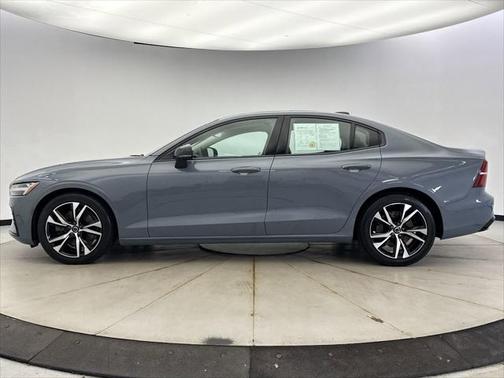 2024 Volvo S60 B5 Plus Dark Theme