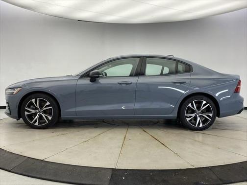 2024 Volvo S60 B5 Plus Dark Theme
