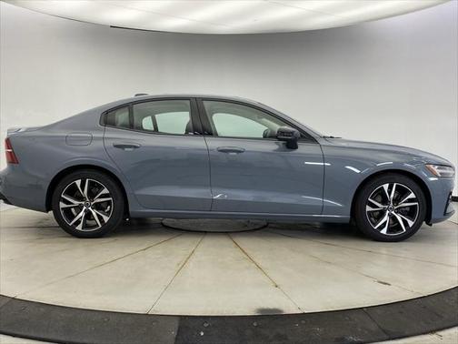 2024 Volvo S60 B5 Plus Dark Theme